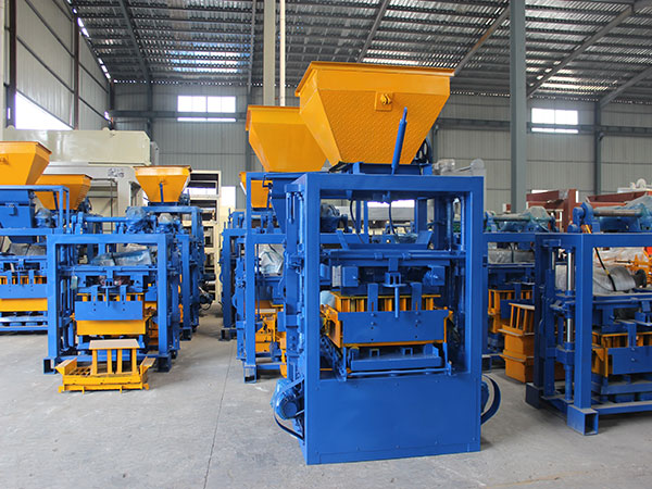 Interlocking concrete blocks machines