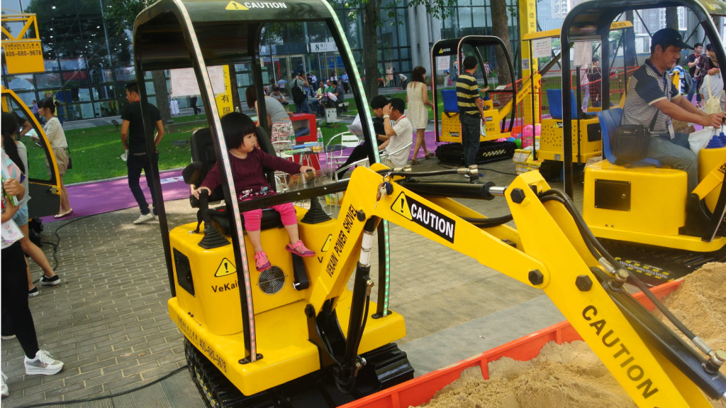 Kids Excavator Ride