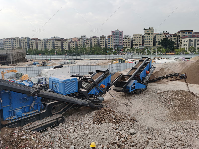 stone crusher plant working